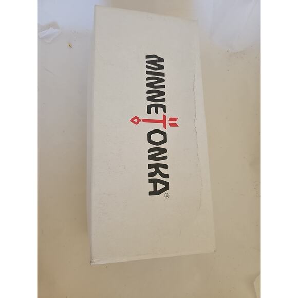 Minnetonka Moccassins Shoes Women' 7.5 Kilty Hard Sole Cherry Red 406 NEW - Picture 11 of 12